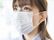 スタッフのマスク着用